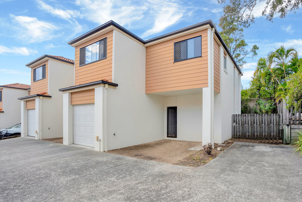 Looking for a 5 Star Investment! 1) Great Tenant, 2) Family friendly facilities,3) Central Location, 4) Low outgoings Unit 6/32