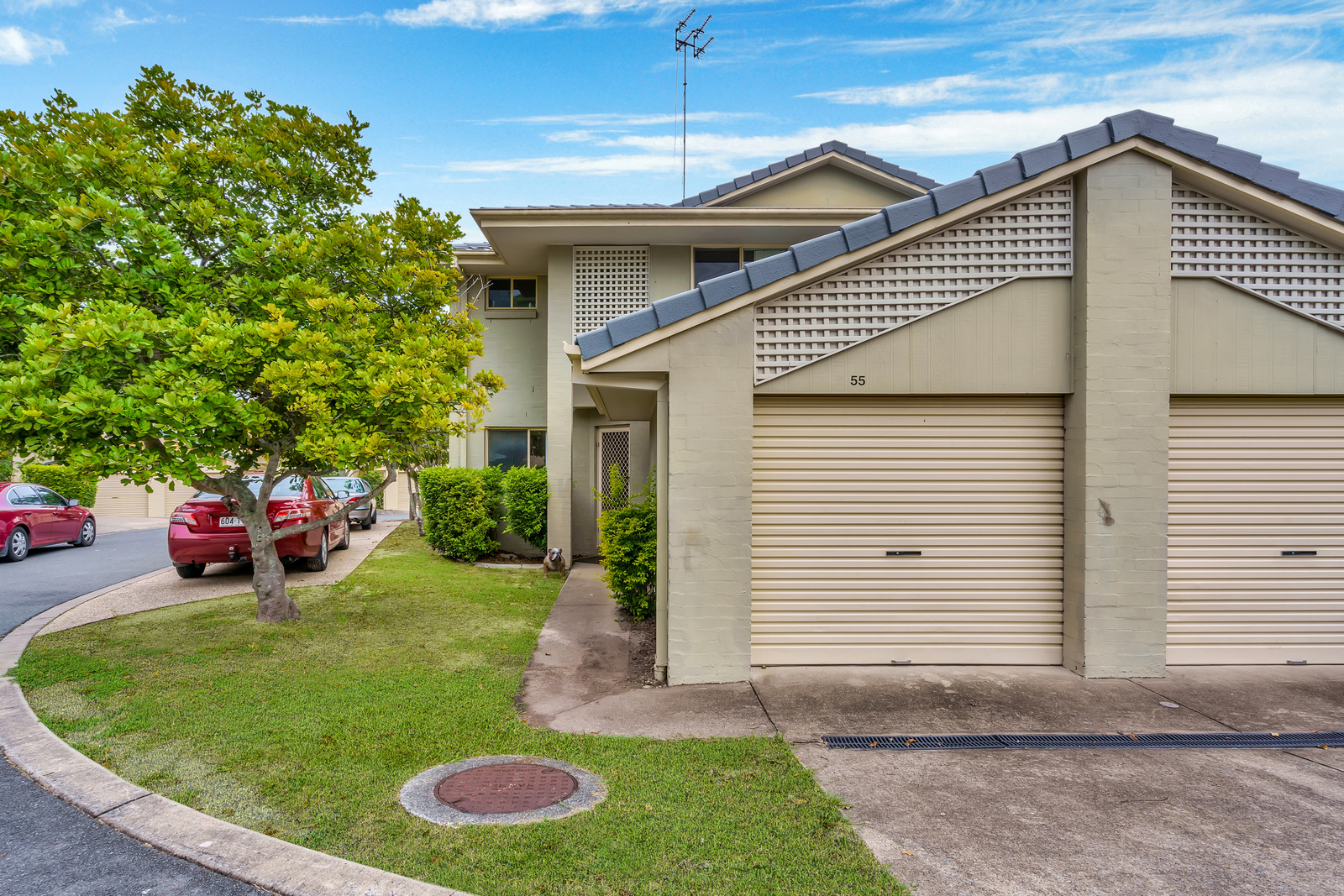 Resort Style Complex Close to Everything! unit 55/3