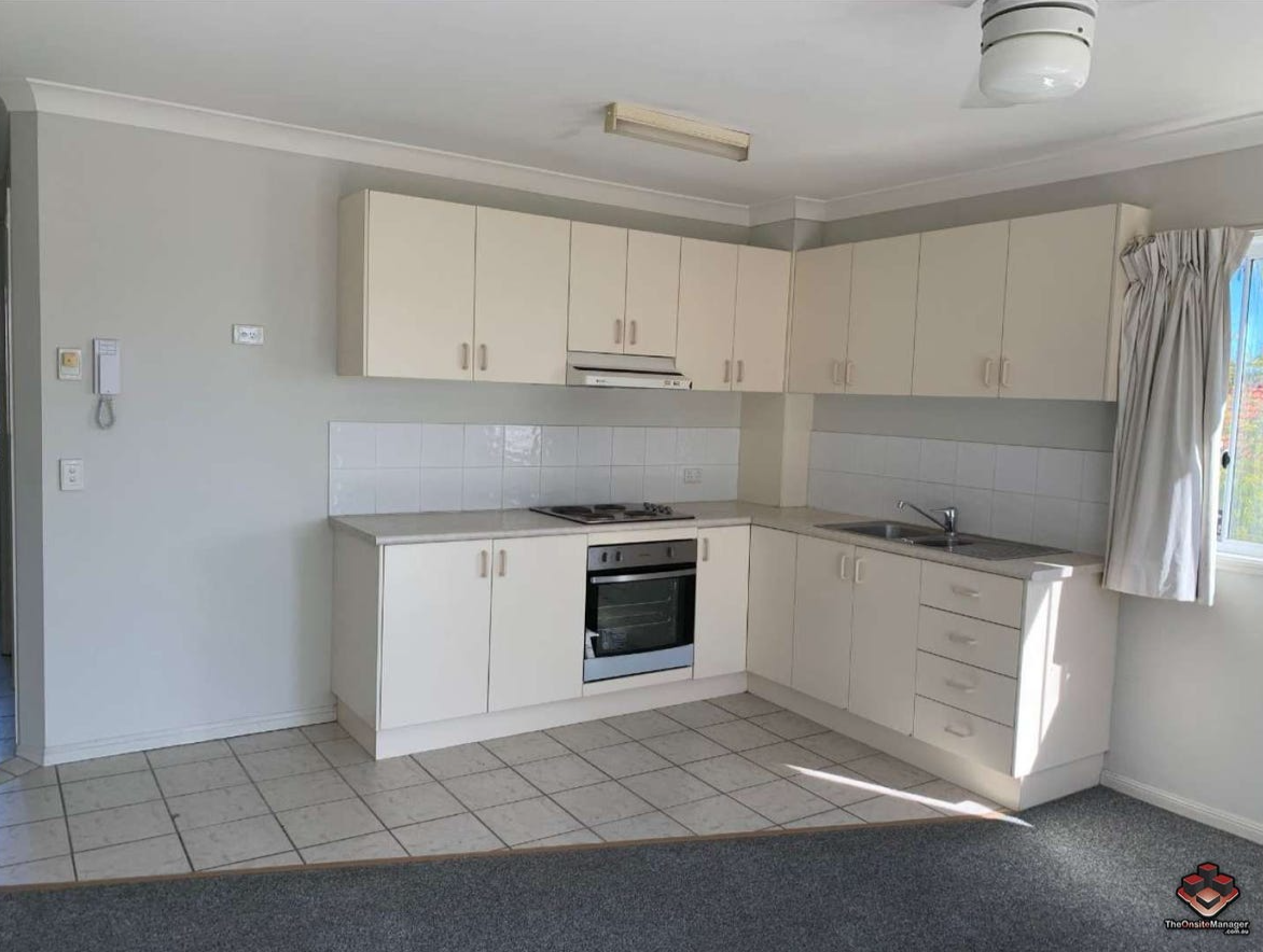 Central Southport One Bedroom apartment with 5% return