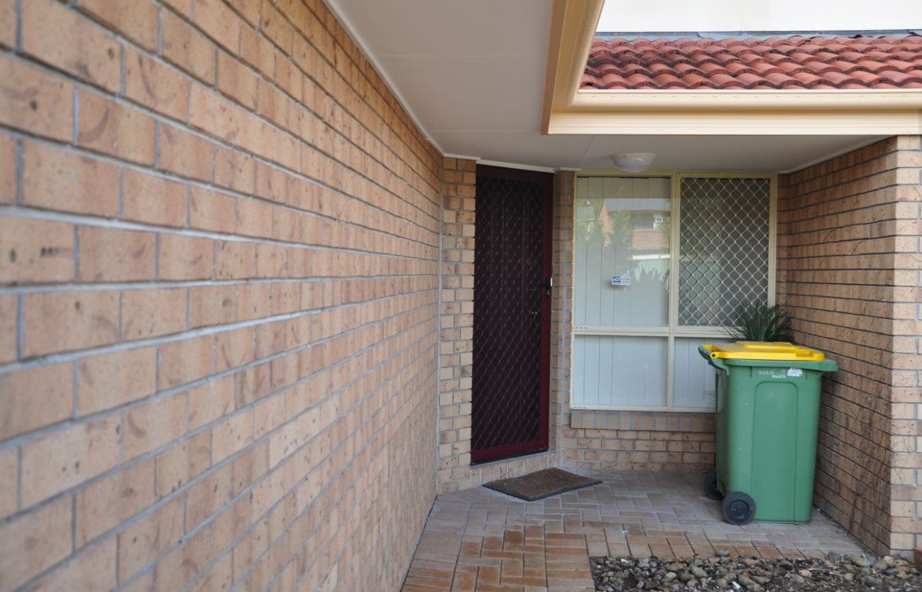 This beautifully presented 3-bedroom town house is new to market. It’s located in a quiet street at the end of a cul-de-sac within the heart of Logan Central with absolutely everything you need: transport, shops, schools & recreational areas. Vacant position ready to move in. Potential rent is between $370-$380 a week.