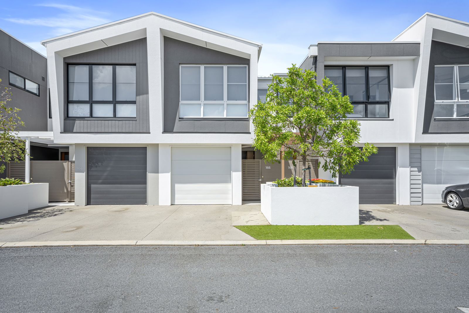 Ultra contemporary townhouse in the heart of Robina 166